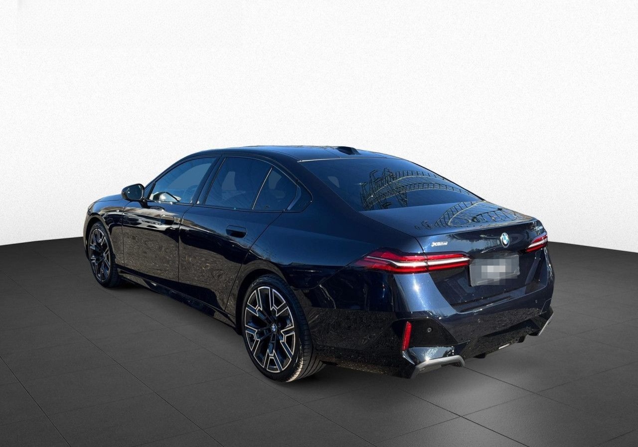 BMW 520dA xDr M SPORT Pano,AHK,StHzg,20",KomSi,360° foto 10