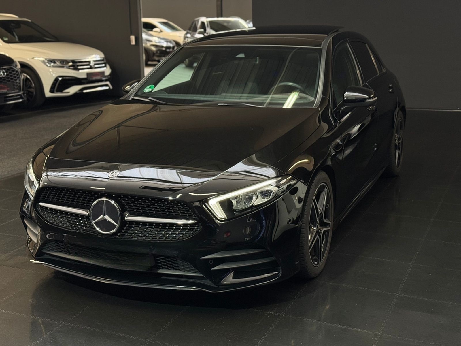 Mercedes-Benz A 180 AMG-Line/Pano/Virtual/Navi/Ambiente/Kamera foto 2