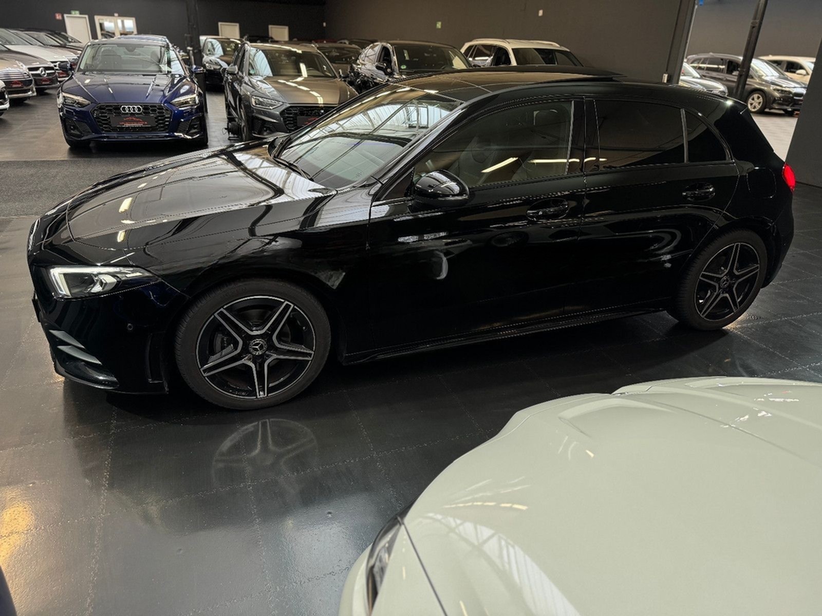 Mercedes-Benz A 180 AMG-Line/Pano/Virtual/Navi/Ambiente/Kamera foto 9