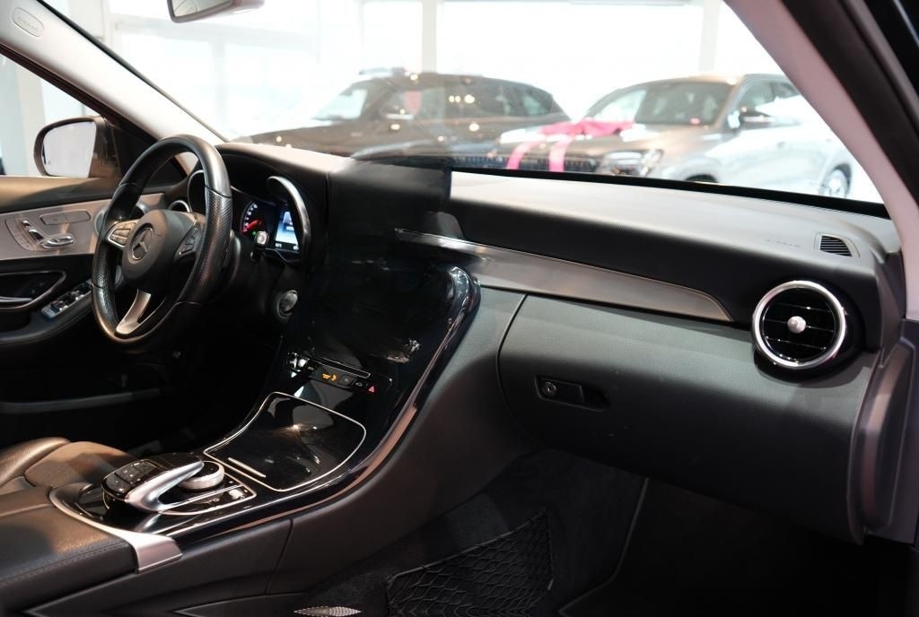 Mercedes-Benz C 300 T 7G Avantgarde*LED*Navi*Kamera*AHK*Pano* foto 10