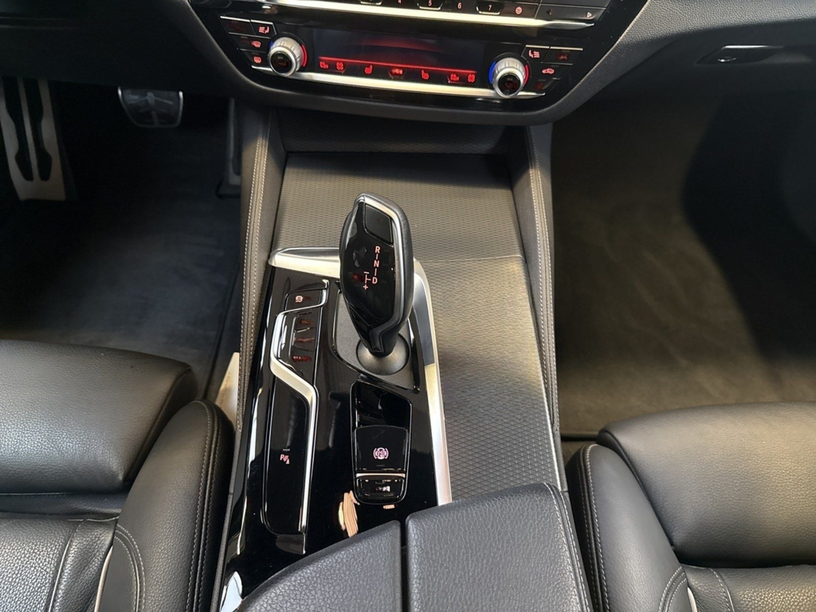 BMW 520i M Sport|AHK|Glasdach|Komfortsitz|Stop&Go foto 12