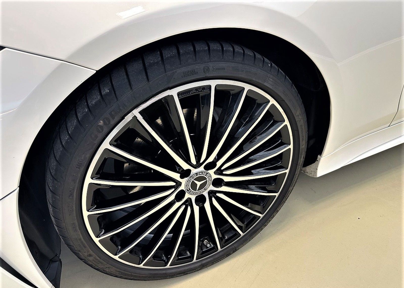 Mercedes-Benz CLS 220 d AMG-Line Burmester 360° Widescreen ACC foto 24