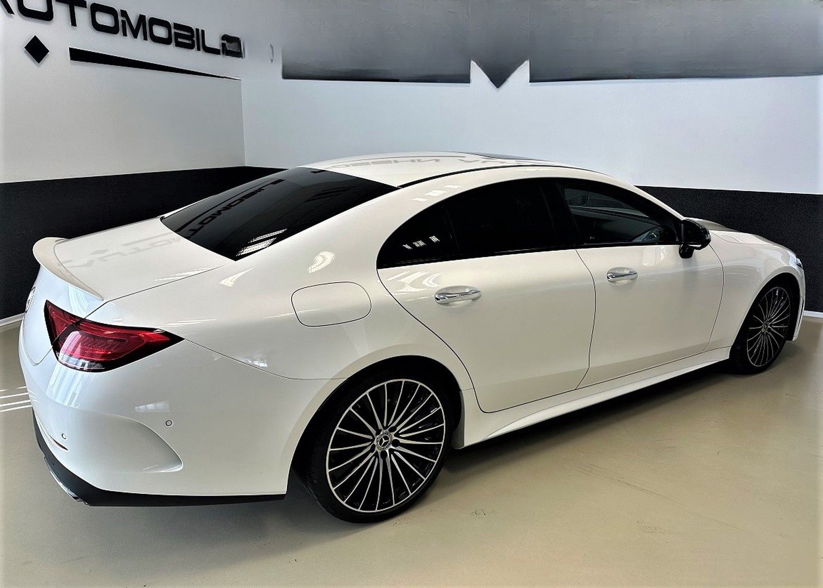 Mercedes-Benz CLS 220 d AMG-Line Burmester 360° Widescreen ACC foto 4
