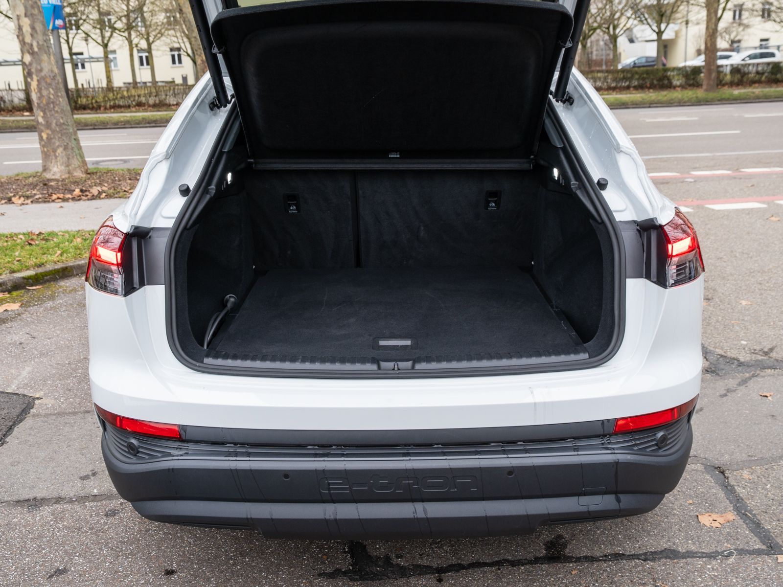 Audi Q4 Sportback 40 e-tron NAVI LED GRA SONOS SHZ VC foto 9
