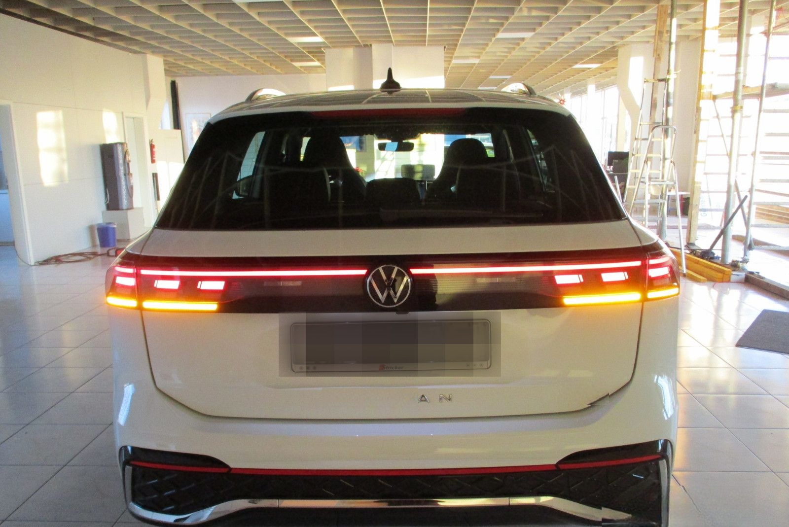 Volkswagen Tiguan R-Line  1,5 eTSI DSG / Kamera LED-Plus foto 13
