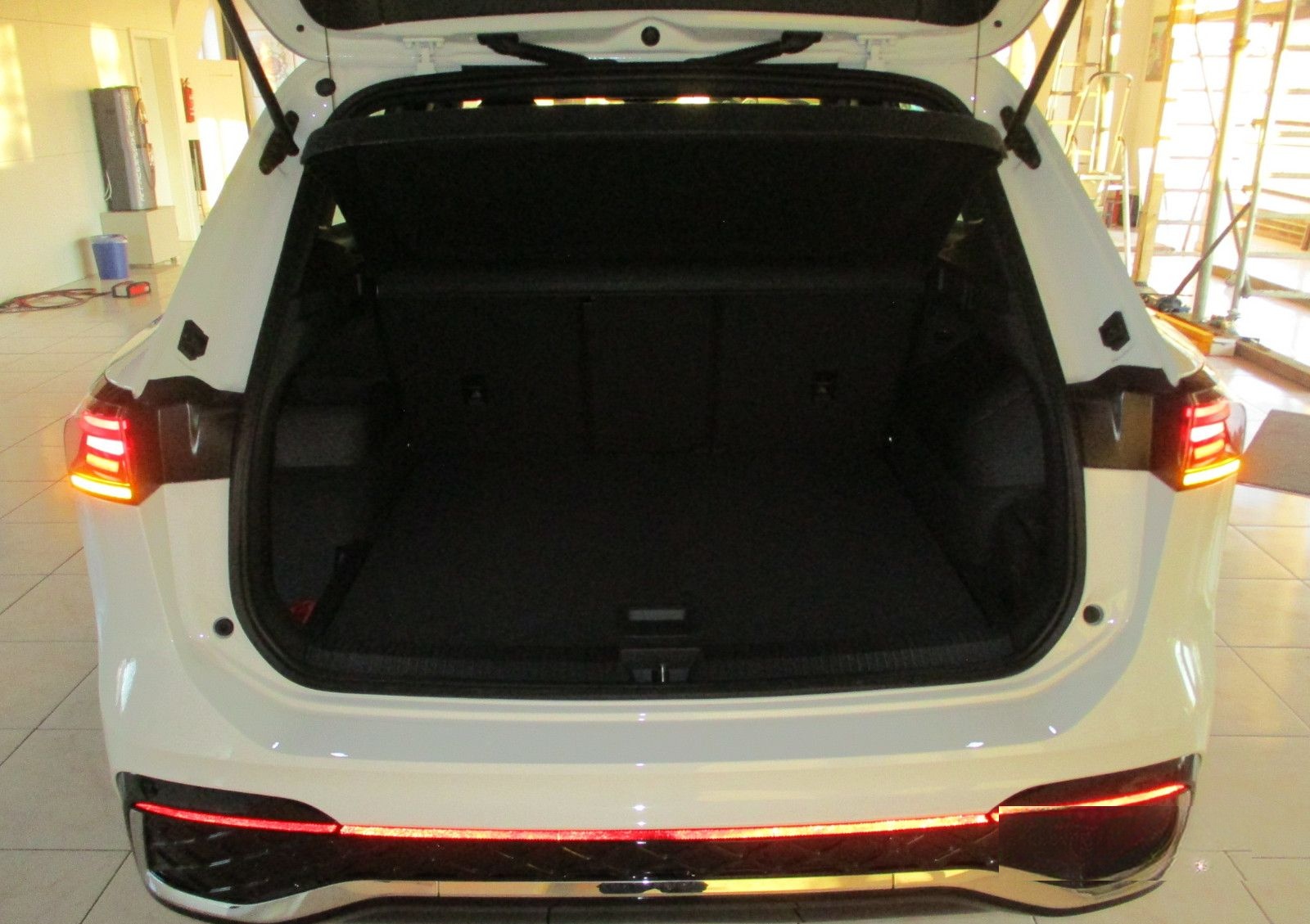 Volkswagen Tiguan R-Line  1,5 eTSI DSG / Kamera LED-Plus foto 14