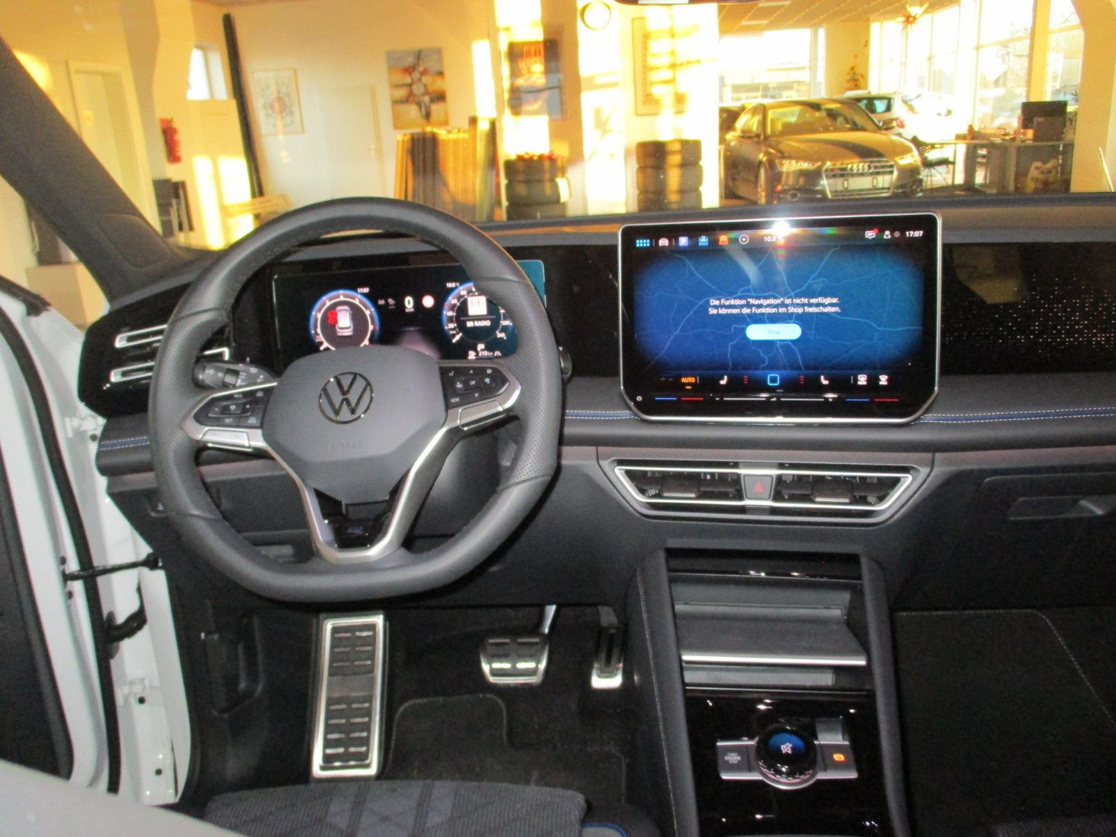 Volkswagen Tiguan R-Line  1,5 eTSI DSG / Kamera LED-Plus foto 9