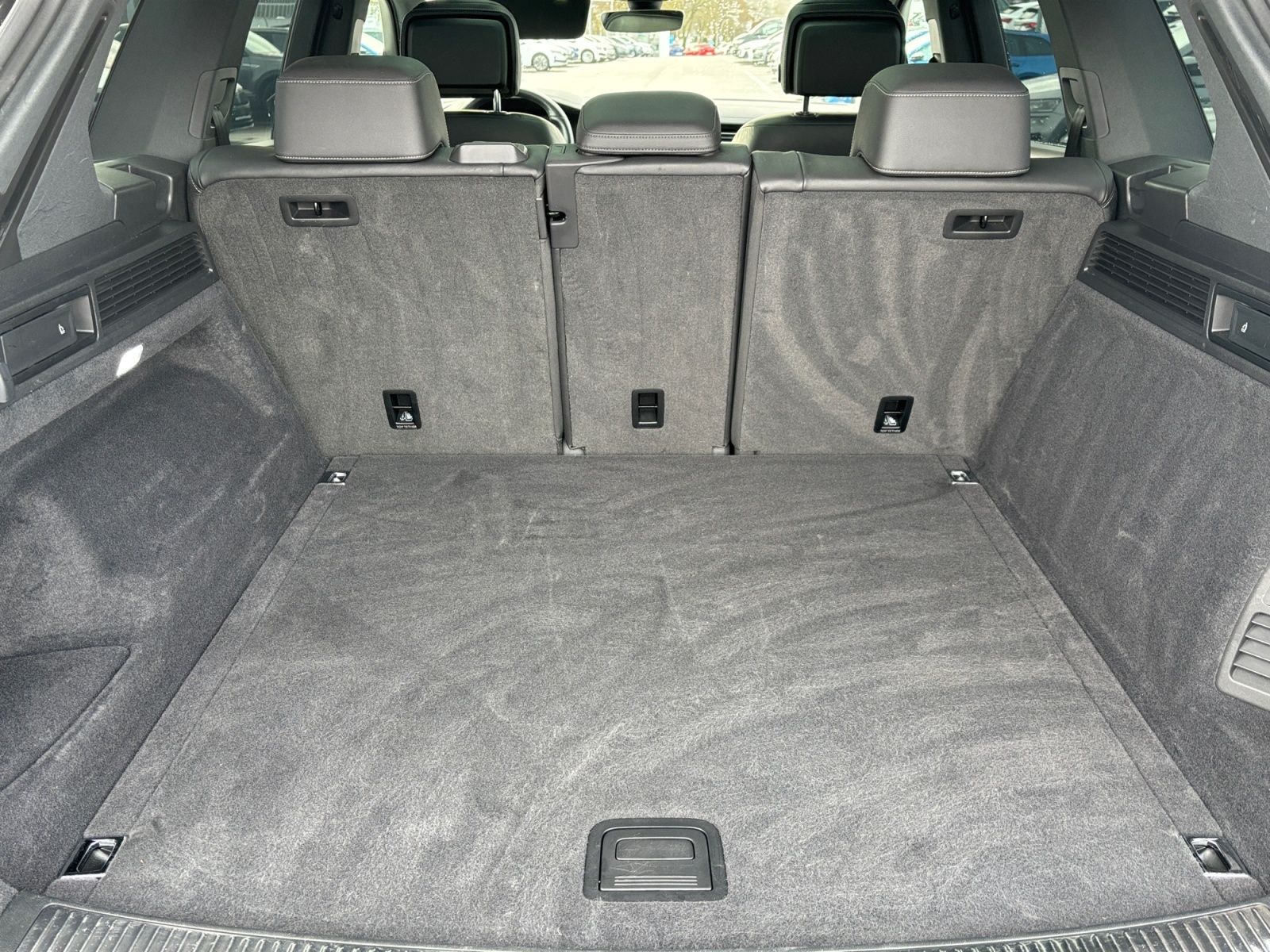 Volkswagen Touareg 3,0 TDI V6 4motion R-Line AHK Pano foto 11
