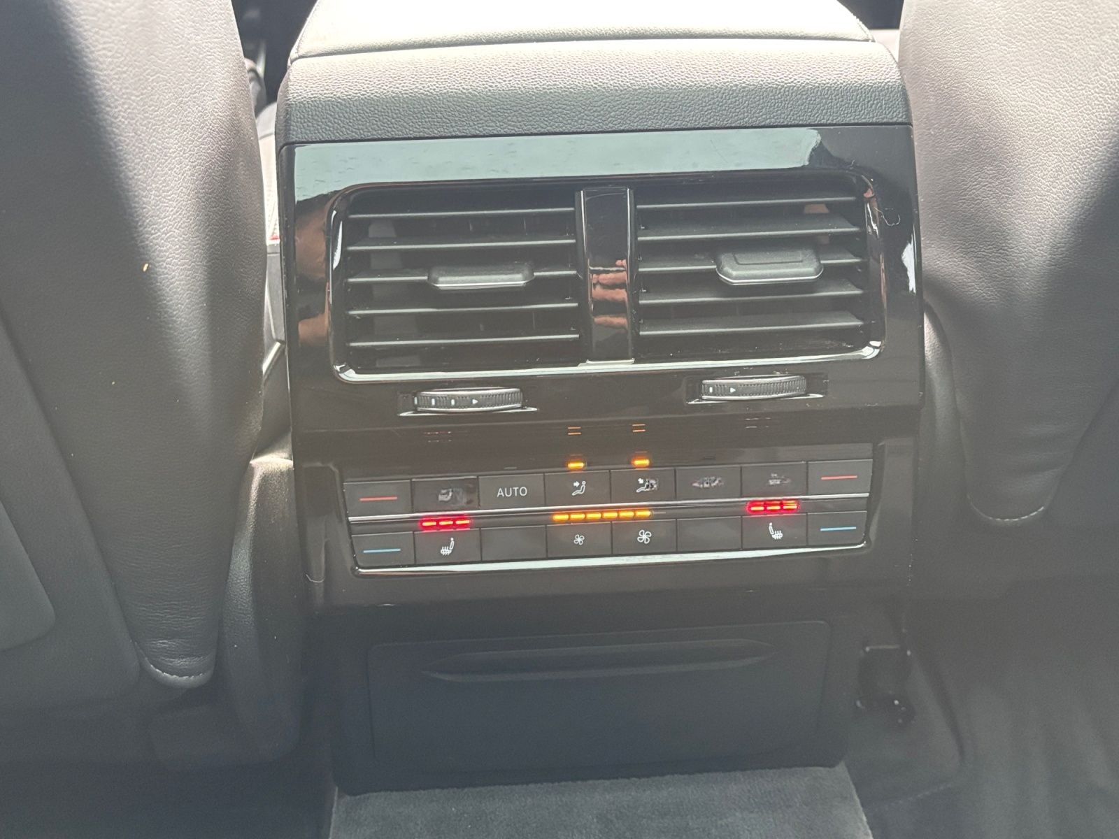 Volkswagen Touareg 3,0 TDI V6 4motion R-Line AHK Pano foto 17