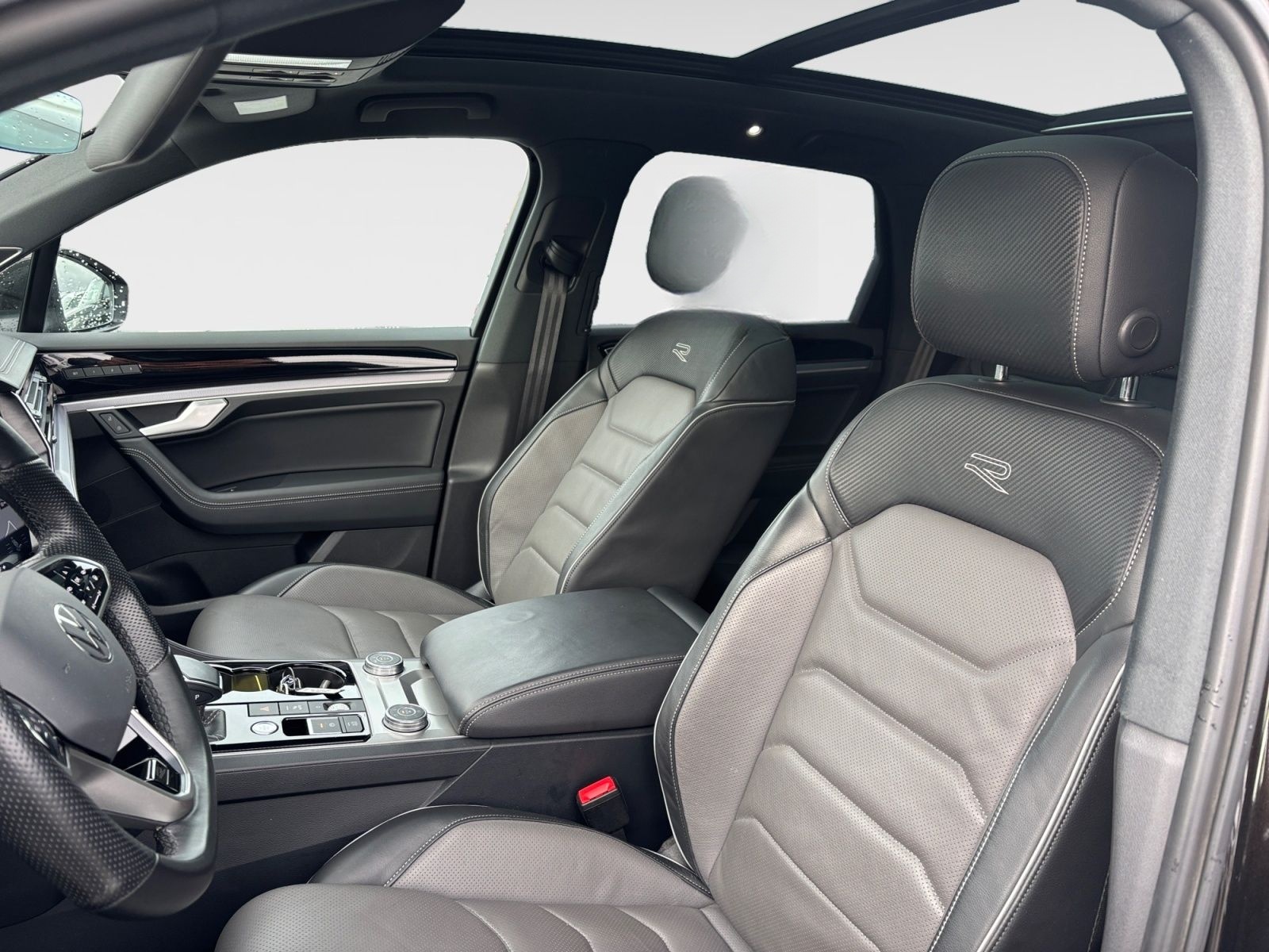 Volkswagen Touareg 3,0 TDI V6 4motion R-Line AHK Pano foto 8