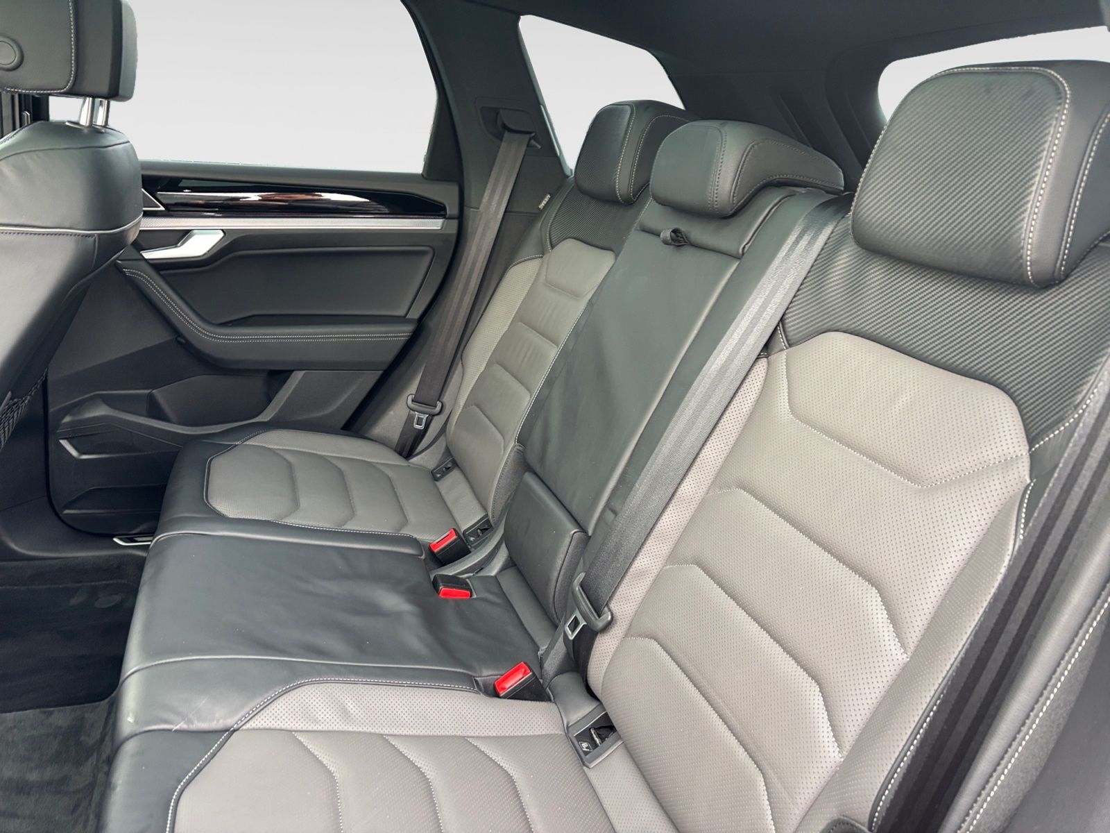 Volkswagen Touareg 3,0 TDI V6 4motion R-Line AHK Pano foto 9