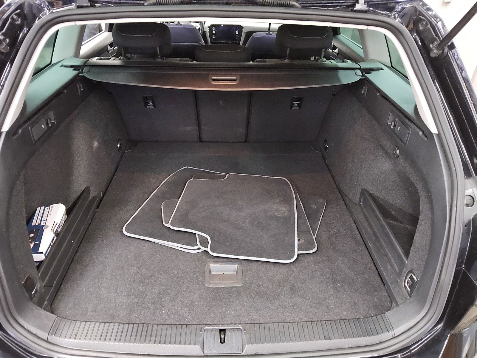 Volkswagen Passat Var. 2.0 TDI Business Navi LED AID RFK foto 12