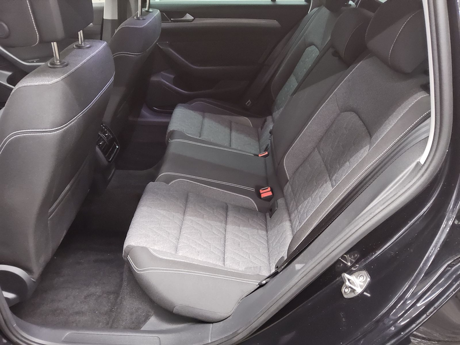 Volkswagen Passat Var. 2.0 TDI Business Navi LED AID RFK foto 13