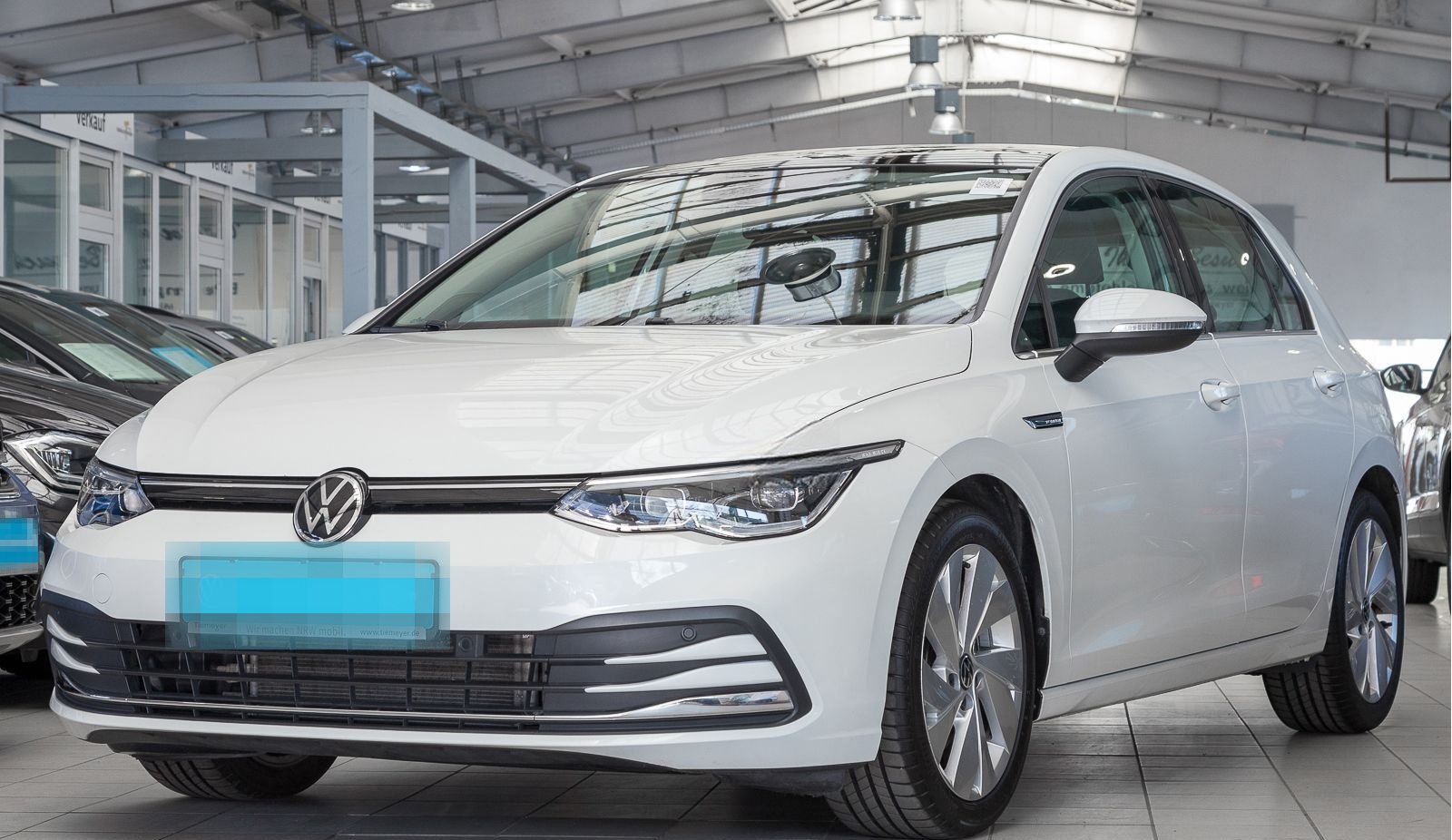 Volkswagen Golf 1.5 eTSI DSG FIRST EDITION NAVI-PRO PANO MA foto 2