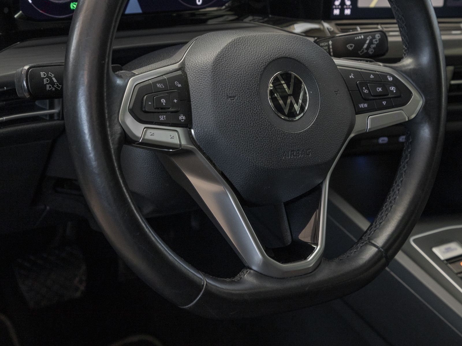 Volkswagen Golf 1.5 eTSI DSG FIRST EDITION NAVI-PRO PANO MA foto 11