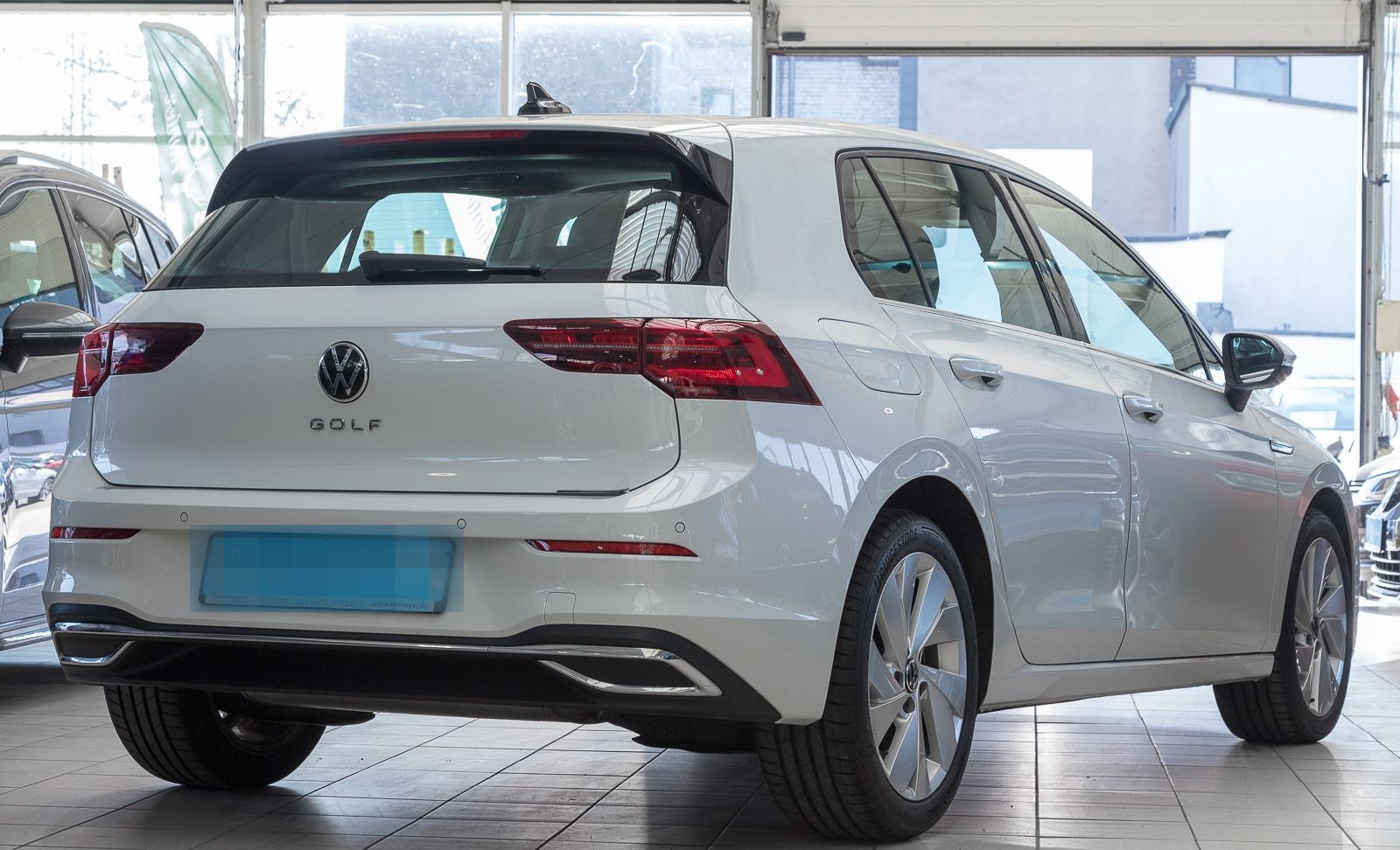 Volkswagen Golf 1.5 eTSI DSG FIRST EDITION NAVI-PRO PANO MA foto 3