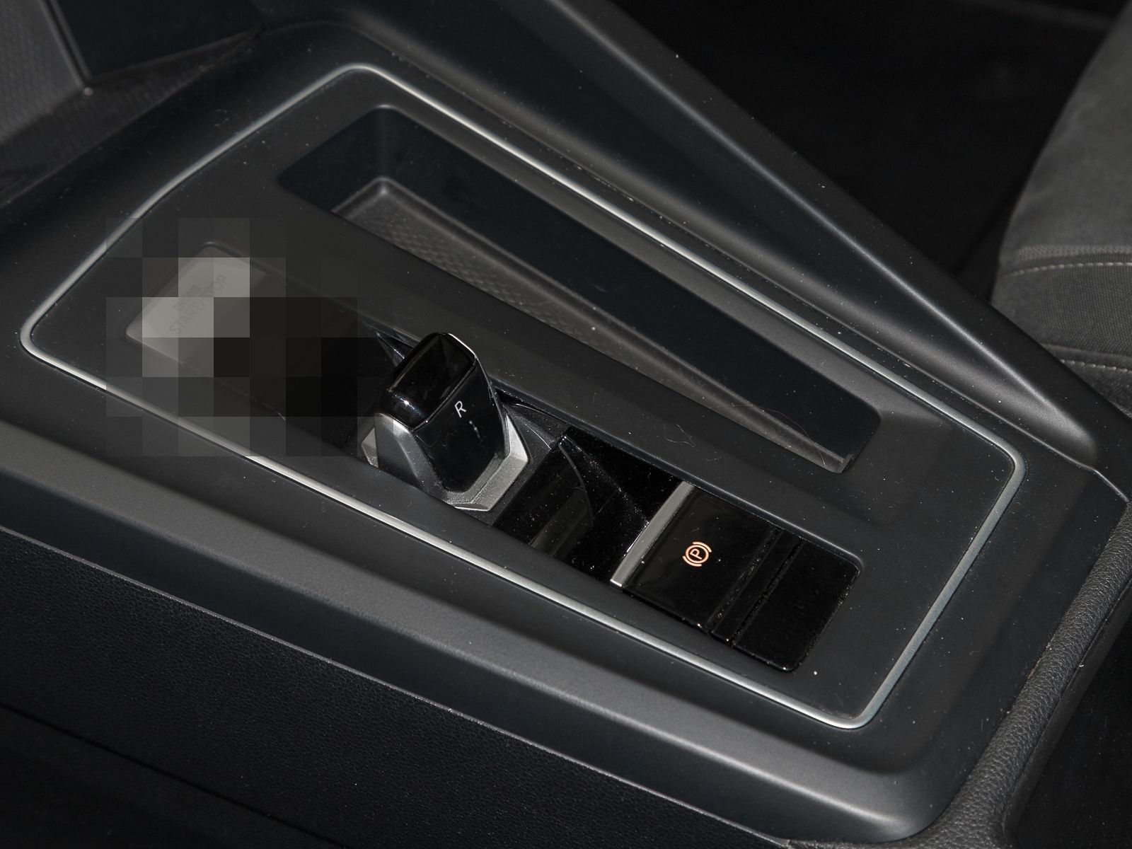 Volkswagen Golf 1.5 eTSI DSG FIRST EDITION NAVI-PRO PANO MA foto 9