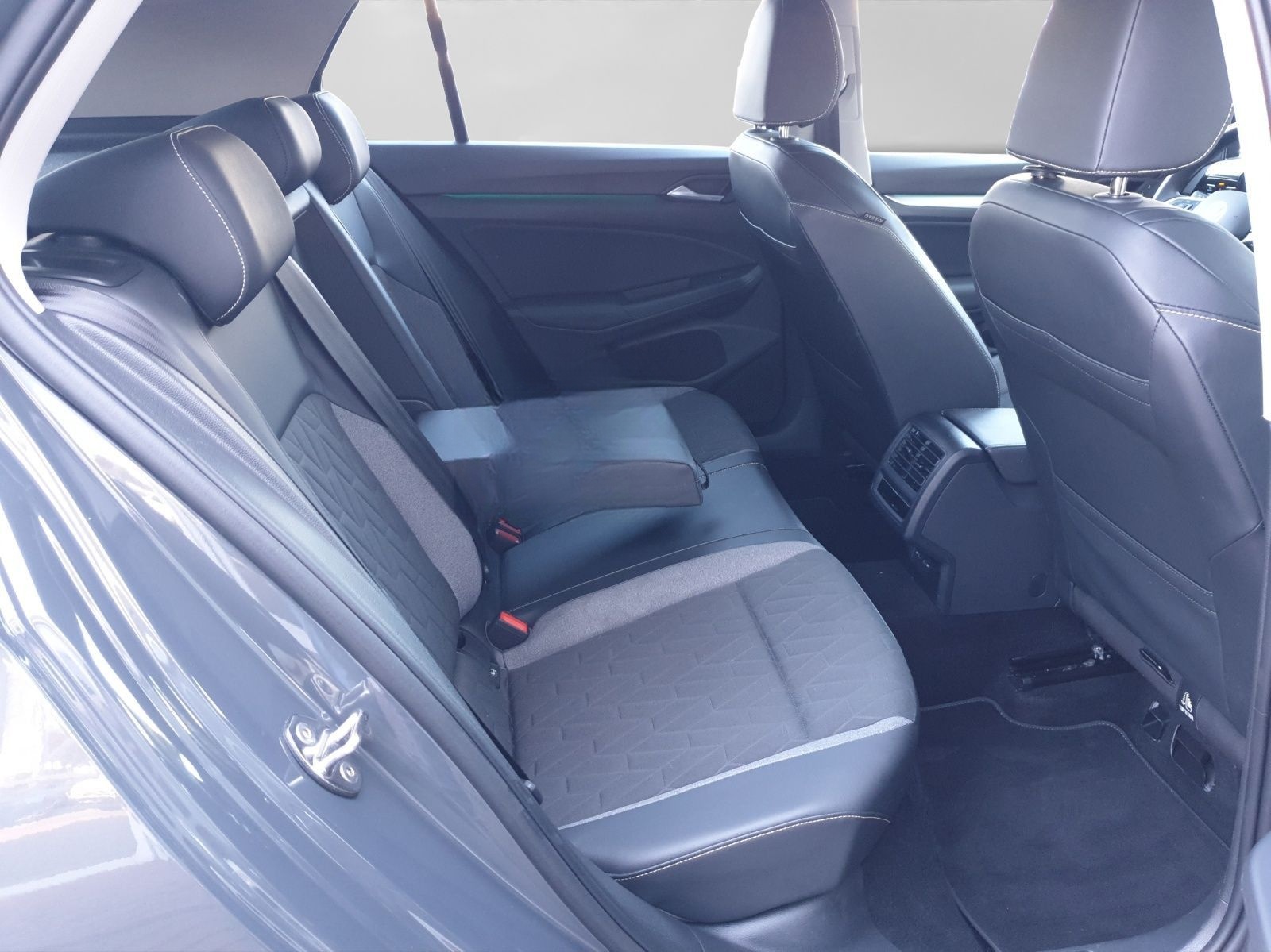 Volkswagen Golf 1.5 eTSI DSG GOAL LED+ NAVI KAMERA AHK foto 6