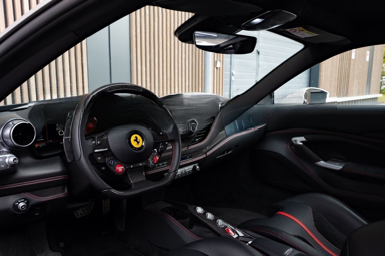 Ferrari F8 Tributo Lift P.-Display Carbon foto 2