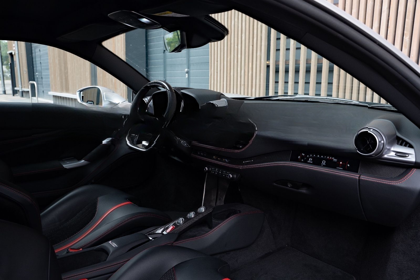 Ferrari F8 Tributo Lift P.-Display Carbon foto 12