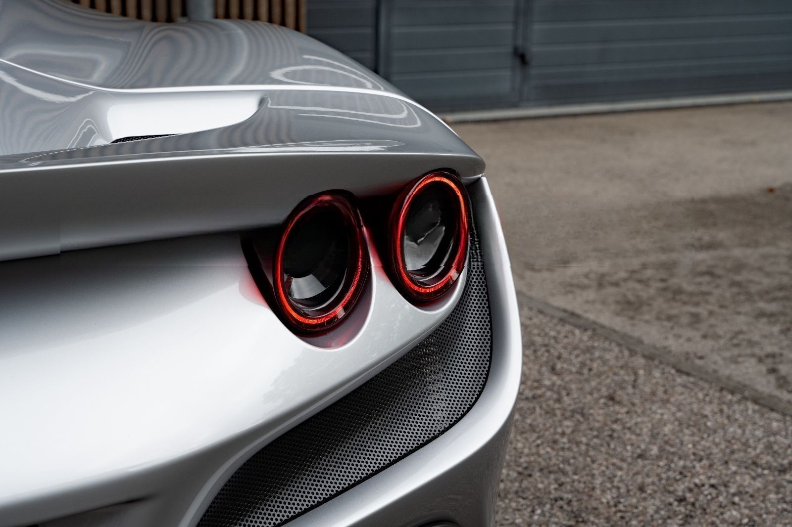 Ferrari F8 Tributo Lift P.-Display Carbon foto 19