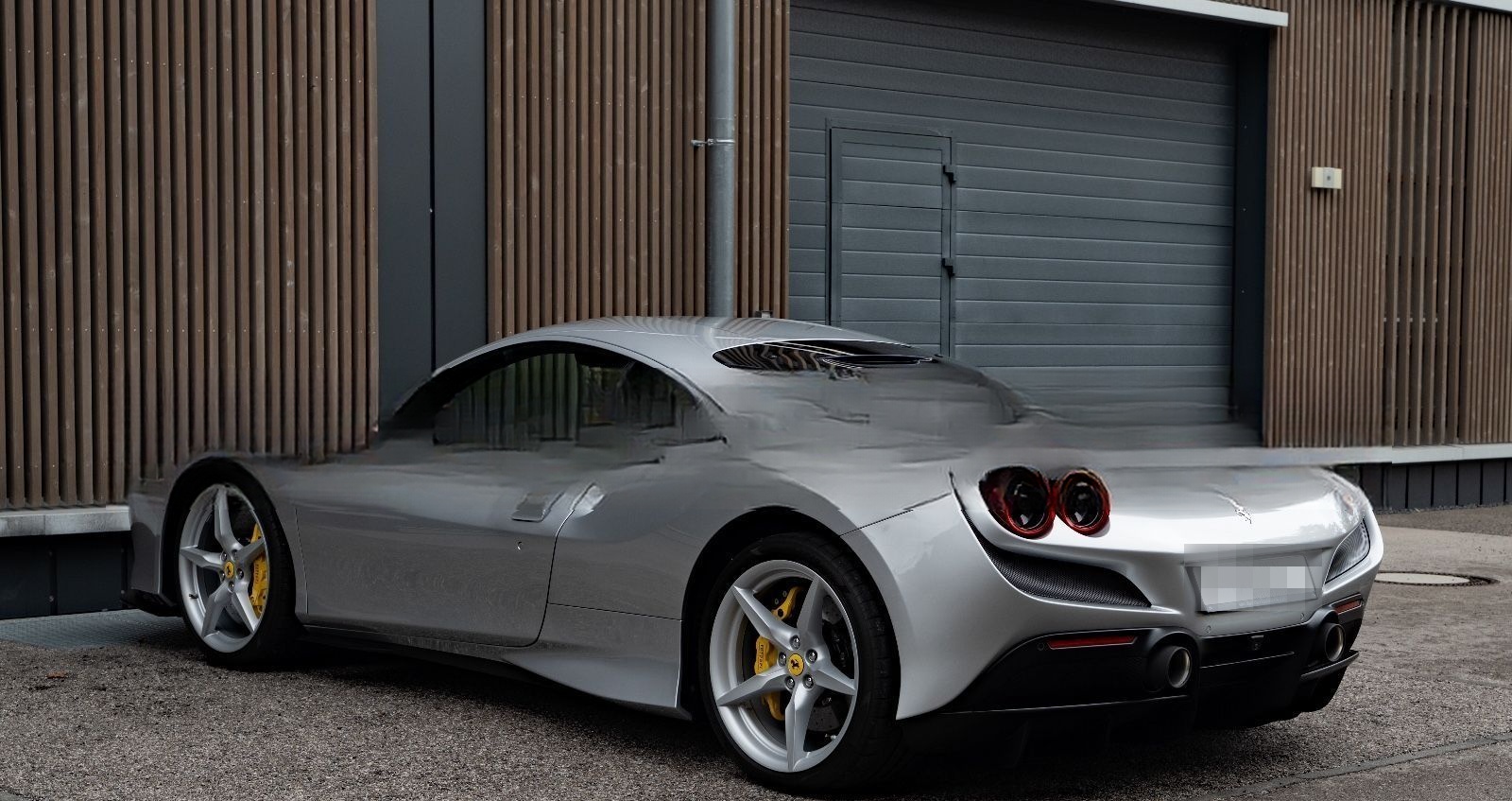 Ferrari F8 Tributo Lift P.-Display Carbon foto 20