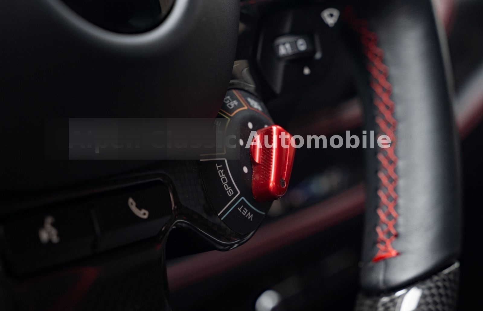 Ferrari F8 Tributo Lift P.-Display Carbon foto 6