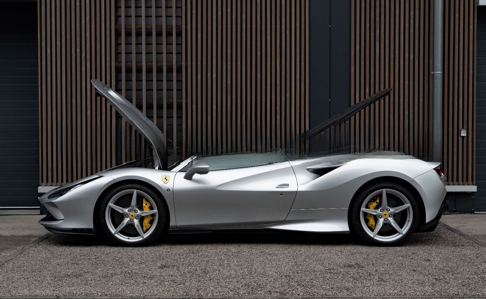 Ferrari F8 Tributo Lift P.-Display Carbon foto 7