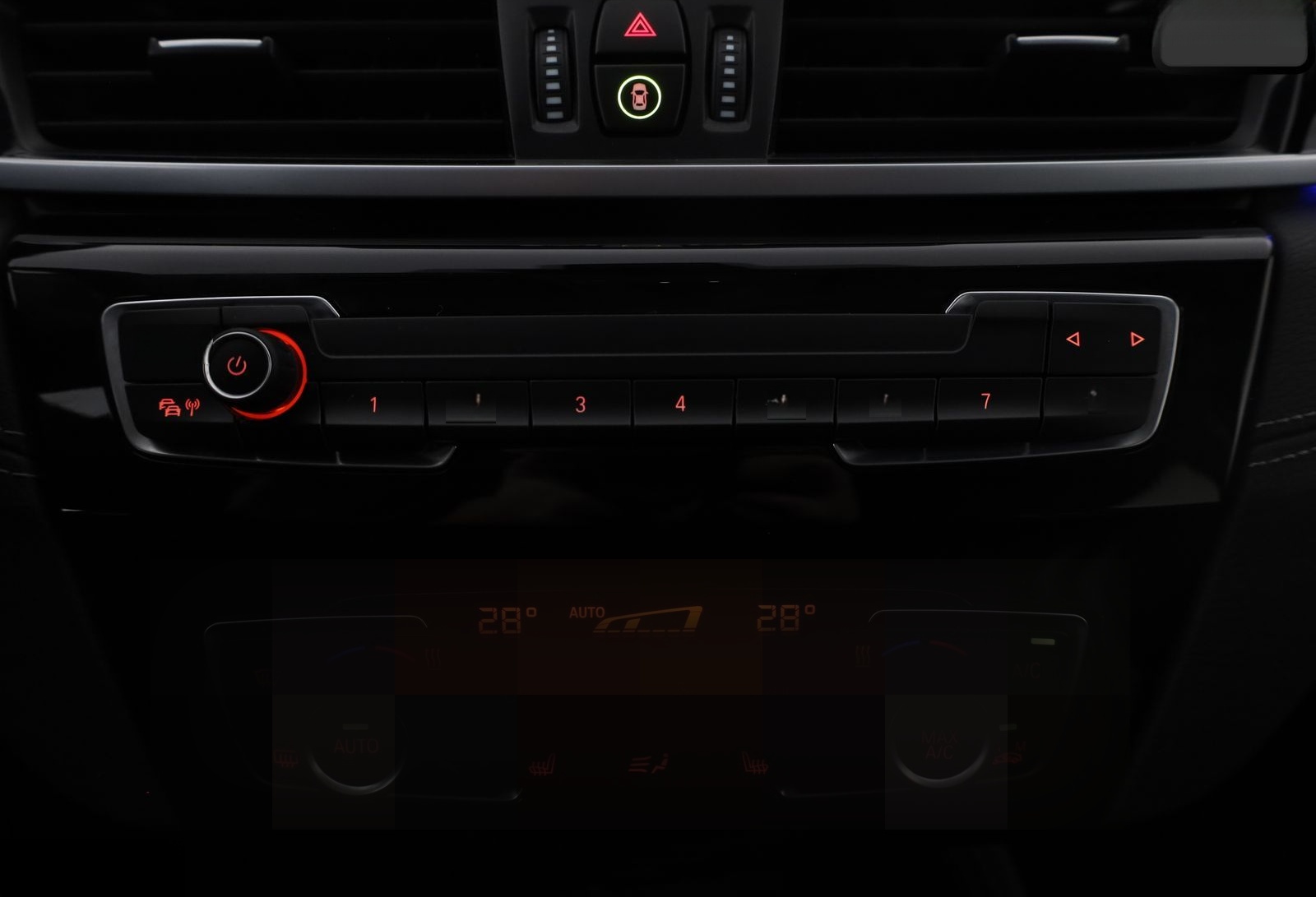 BMW X1 sDrive18i SPORT LINE AMBIENTE,KAMERA,1.HD,SH foto 23