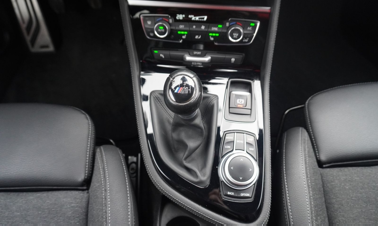 BMW 218i Active Tourer M-Sport LED Navi Sitzheizung foto 13
