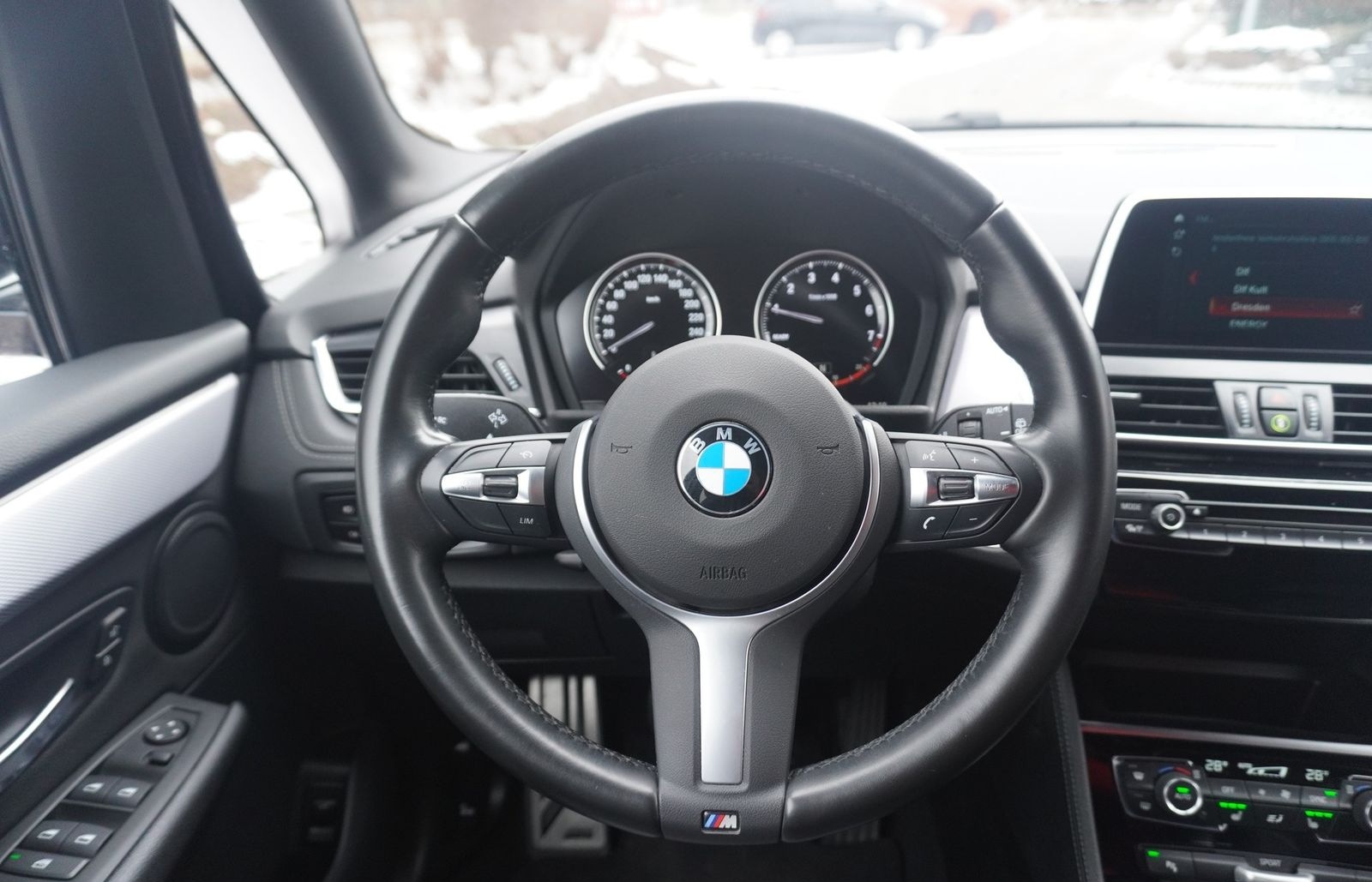 BMW 218i Active Tourer M-Sport LED Navi Sitzheizung foto 9