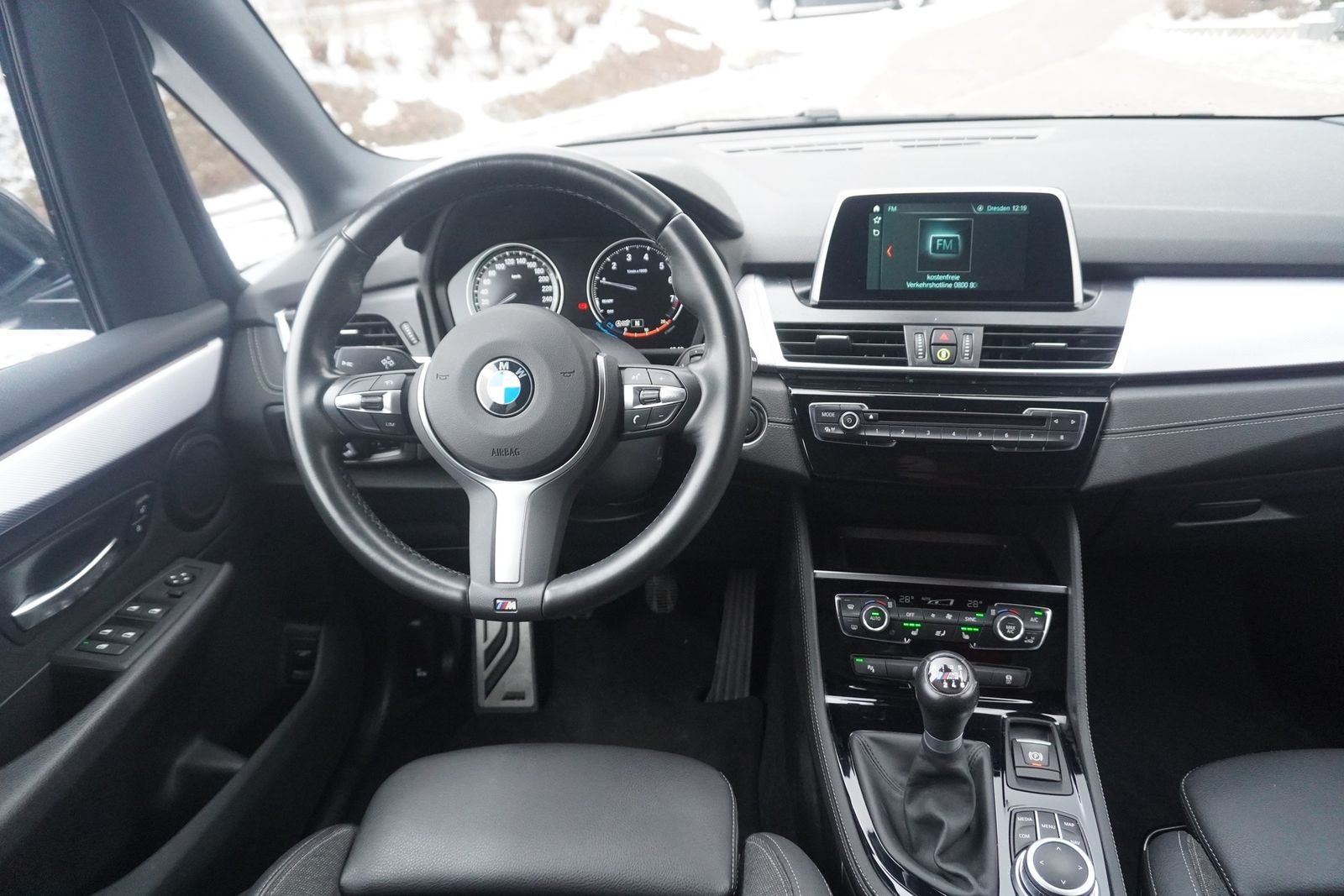BMW 218i Active Tourer M-Sport LED Navi Sitzheizung foto 10