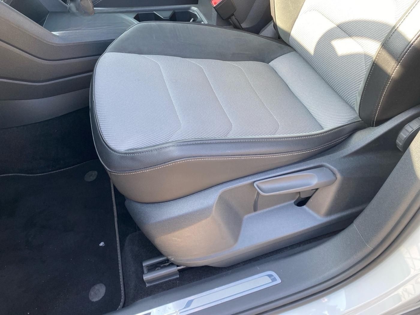 Volkswagen Tiguan R-LINE+APP CONNECT+LED+CARPLAY+PDC+NAVI++ foto 7