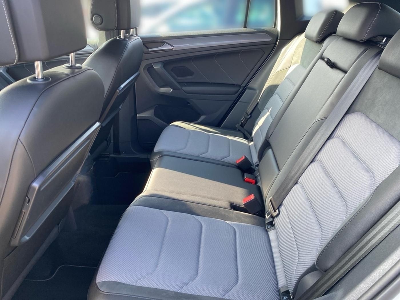 Volkswagen Tiguan R-LINE+APP CONNECT+LED+CARPLAY+PDC+NAVI++ foto 8