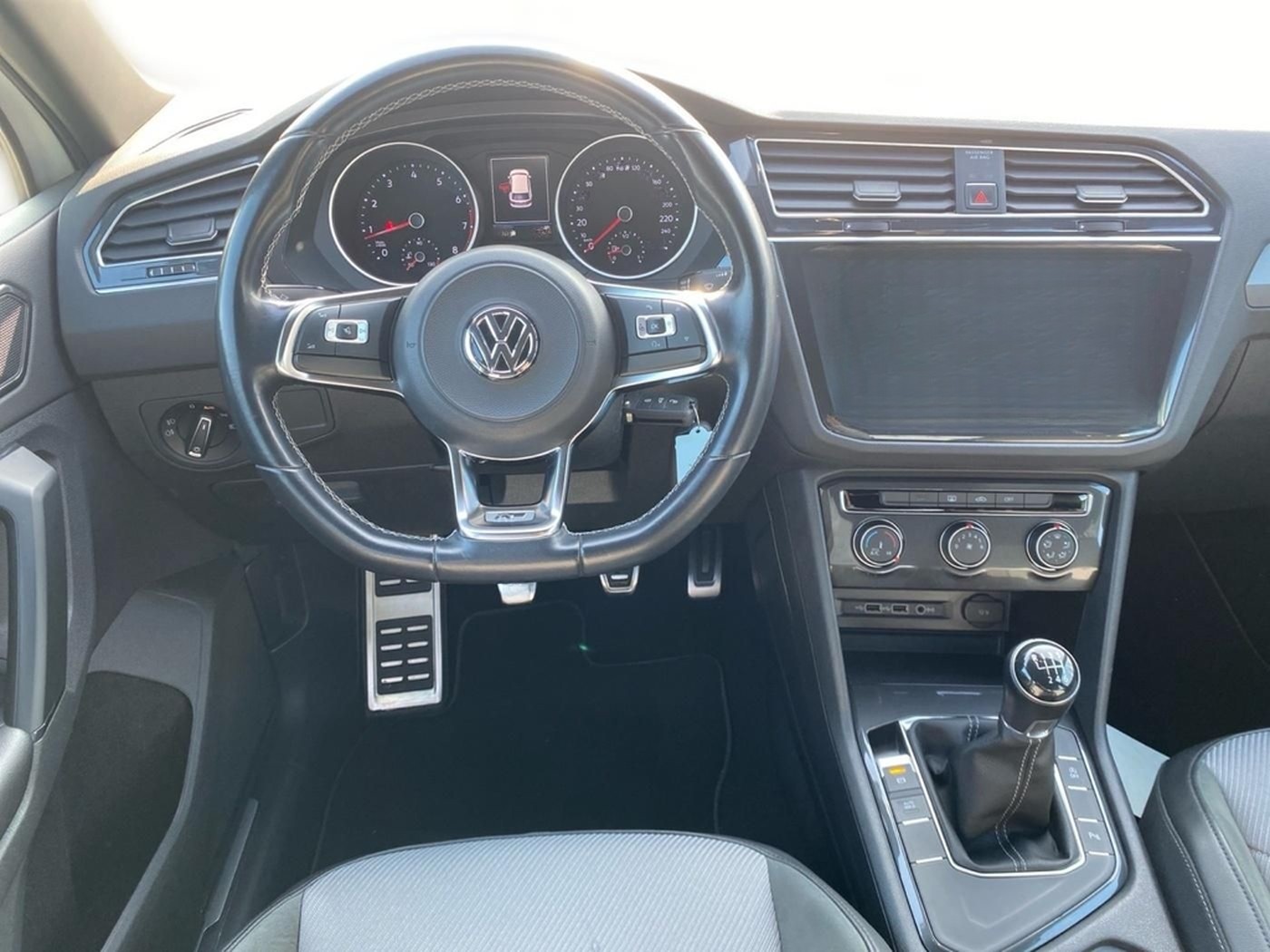 Volkswagen Tiguan R-LINE+APP CONNECT+LED+CARPLAY+PDC+NAVI++ foto 9