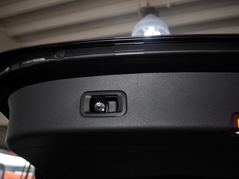 Mercedes-Benz GLC 300 e 4M , AVANTGARDE MEMO AHK DISTR KAMERA foto 12