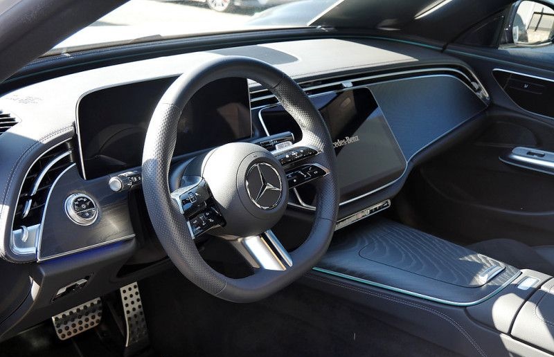 Mercedes-Benz E 300 T de 4M , AMG NIGHT AHK AIRMATIC DISTR PDC foto 11