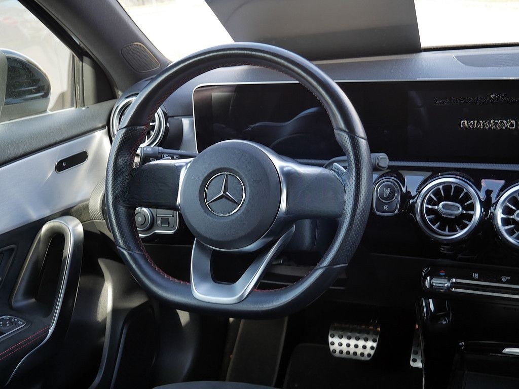 Mercedes-Benz A 250 AMG Line foto 11