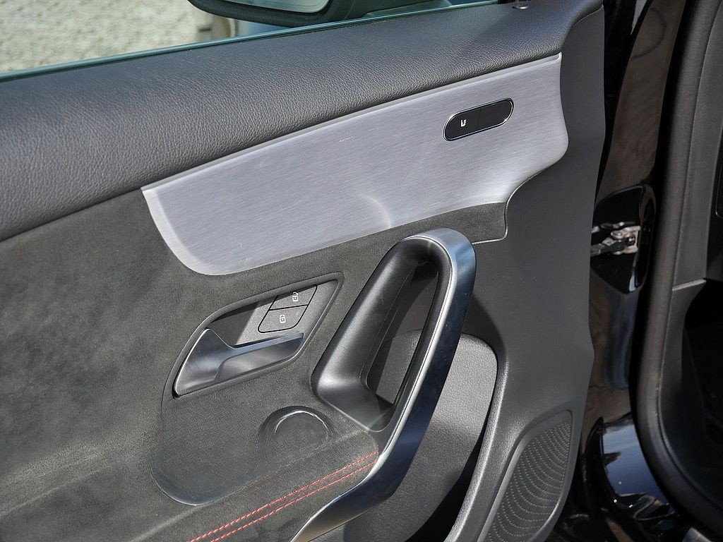 Mercedes-Benz A 250 AMG Line foto 17