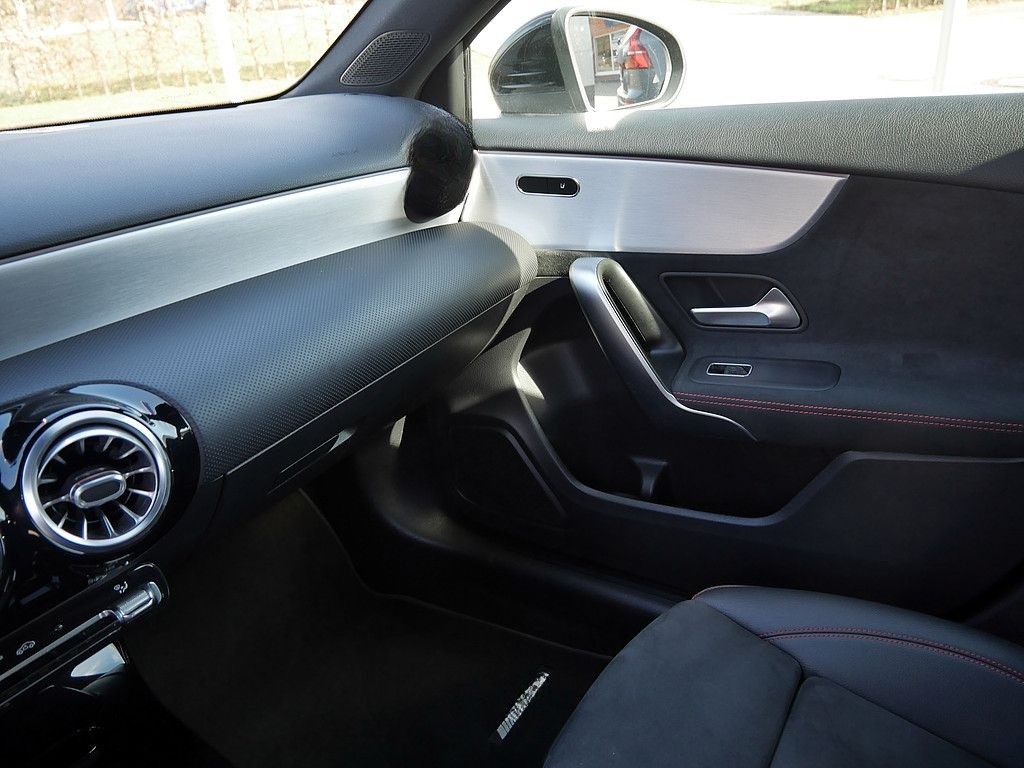 Mercedes-Benz A 250 AMG Line foto 27