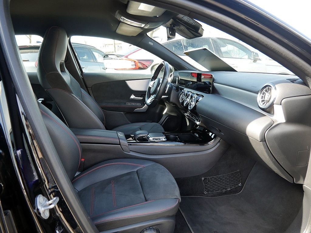 Mercedes-Benz A 250 AMG Line foto 8