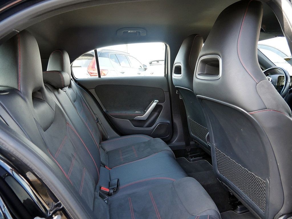 Mercedes-Benz A 250 AMG Line foto 9