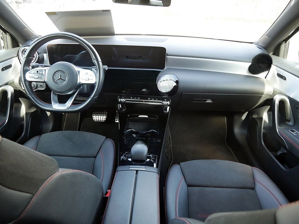 Mercedes-Benz A 250 AMG Line foto 10