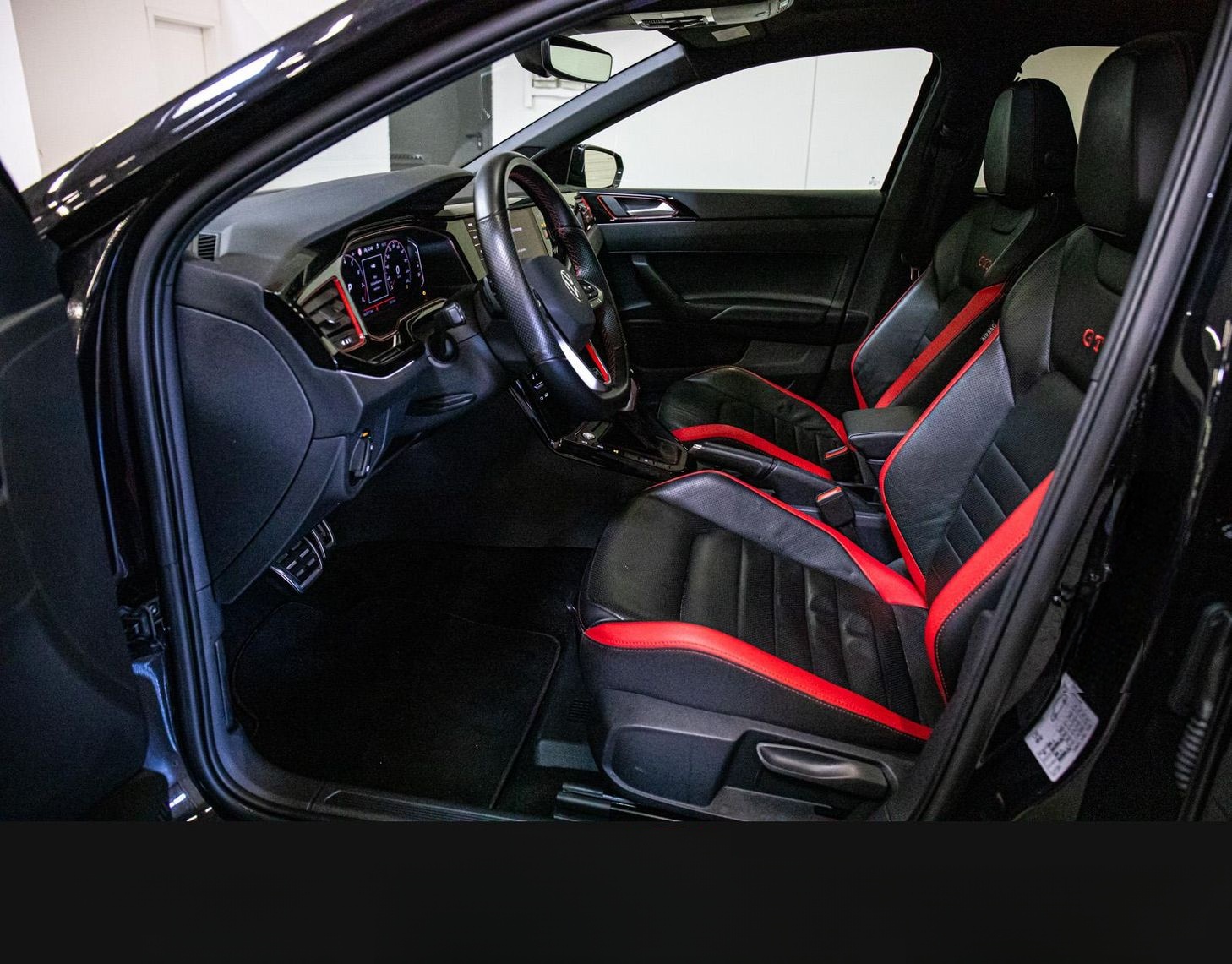 Volkswagen Polo GTI 2.0 TSI Edition 25 MATRIX BEATS PANO VC foto 10