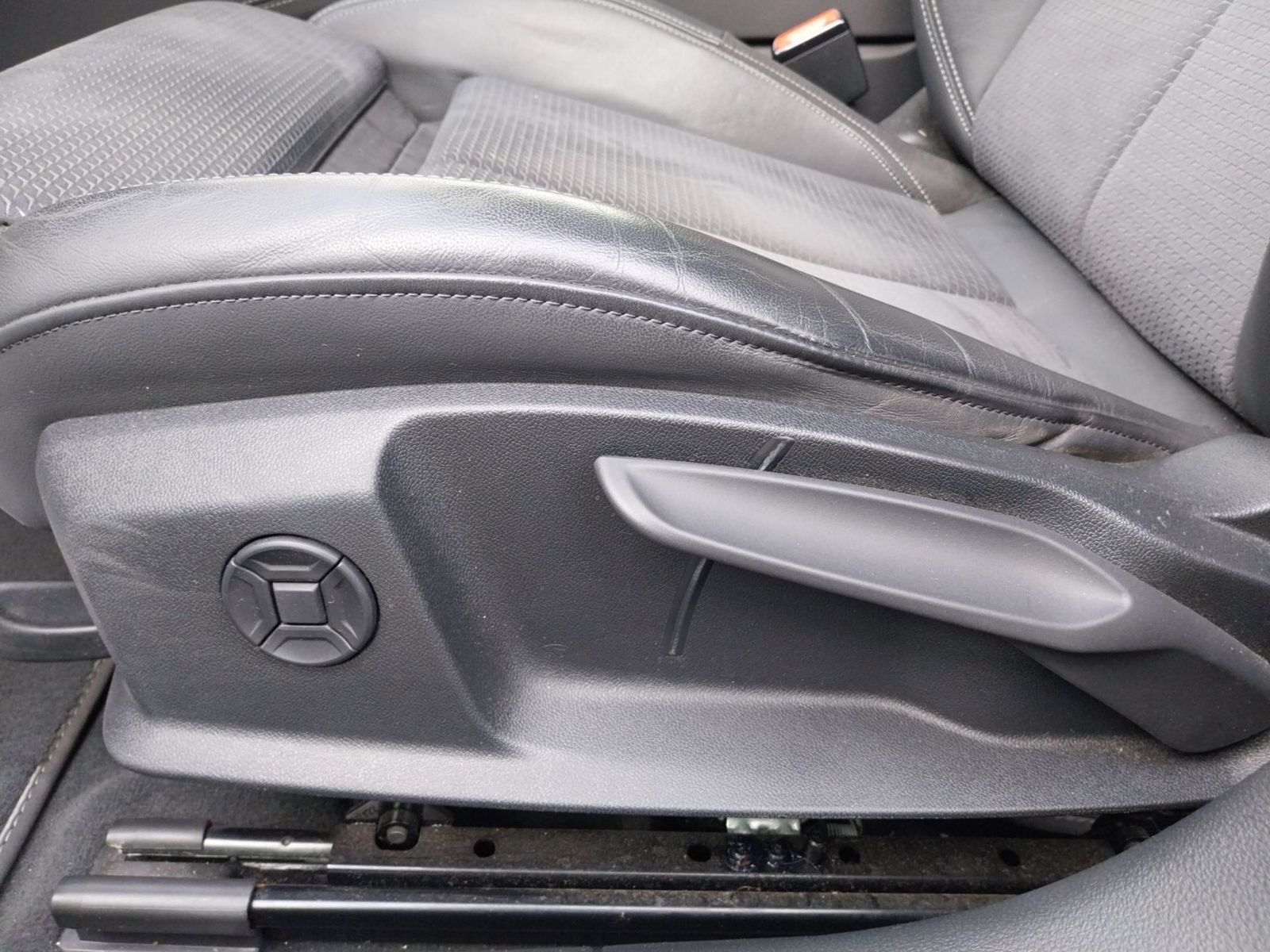 Audi A6 Avant quattro sport *AHK*HUD*BLACKSTYLE*PANO* foto 8