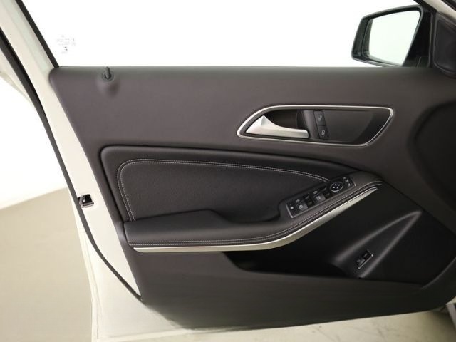 Mercedes-Benz GLA 180 Night P-Dach Offroad-Komfortfahrwerk PTS foto 10