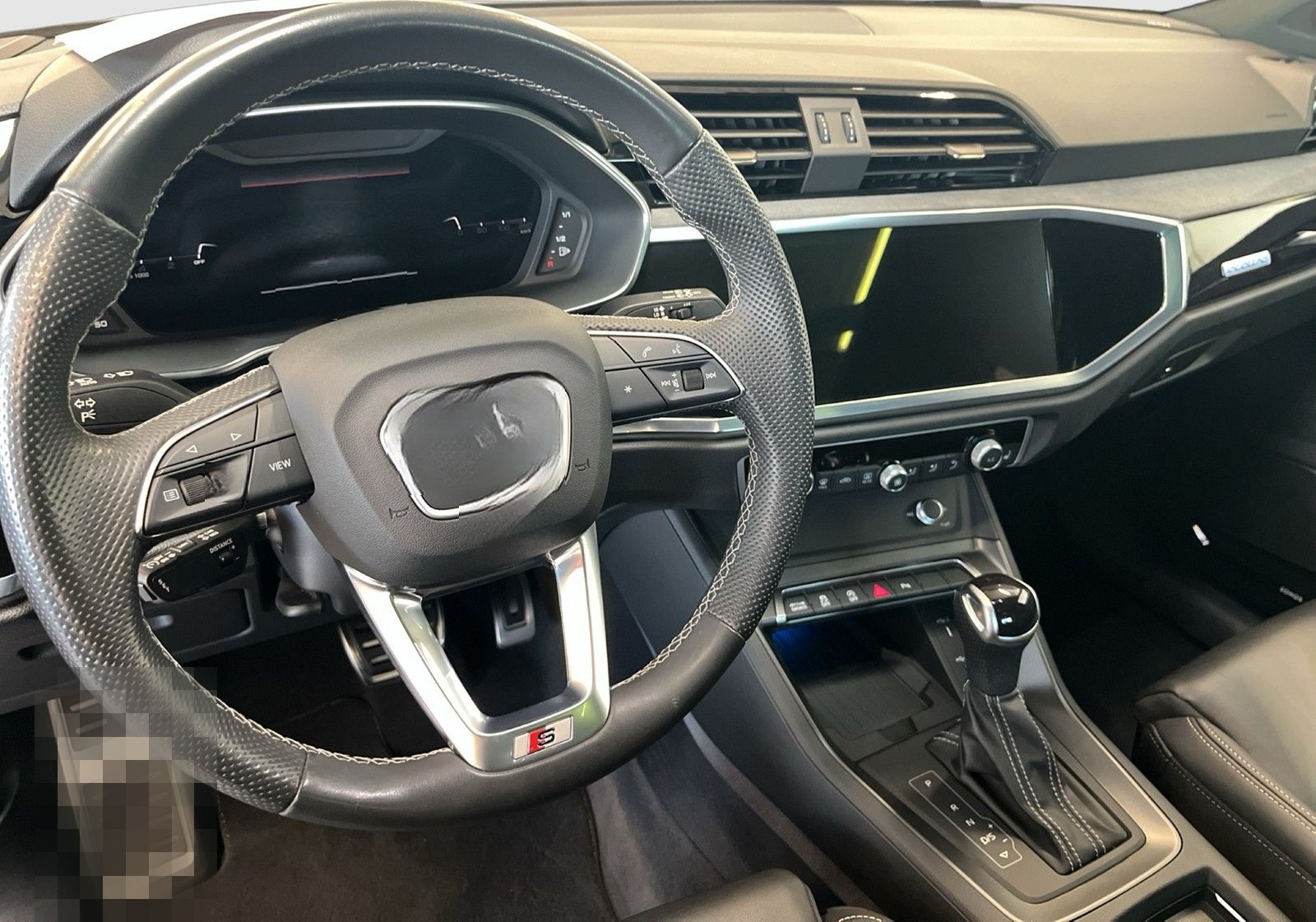 Audi Q3 40 TDI quattro S line Pano Navi foto 11