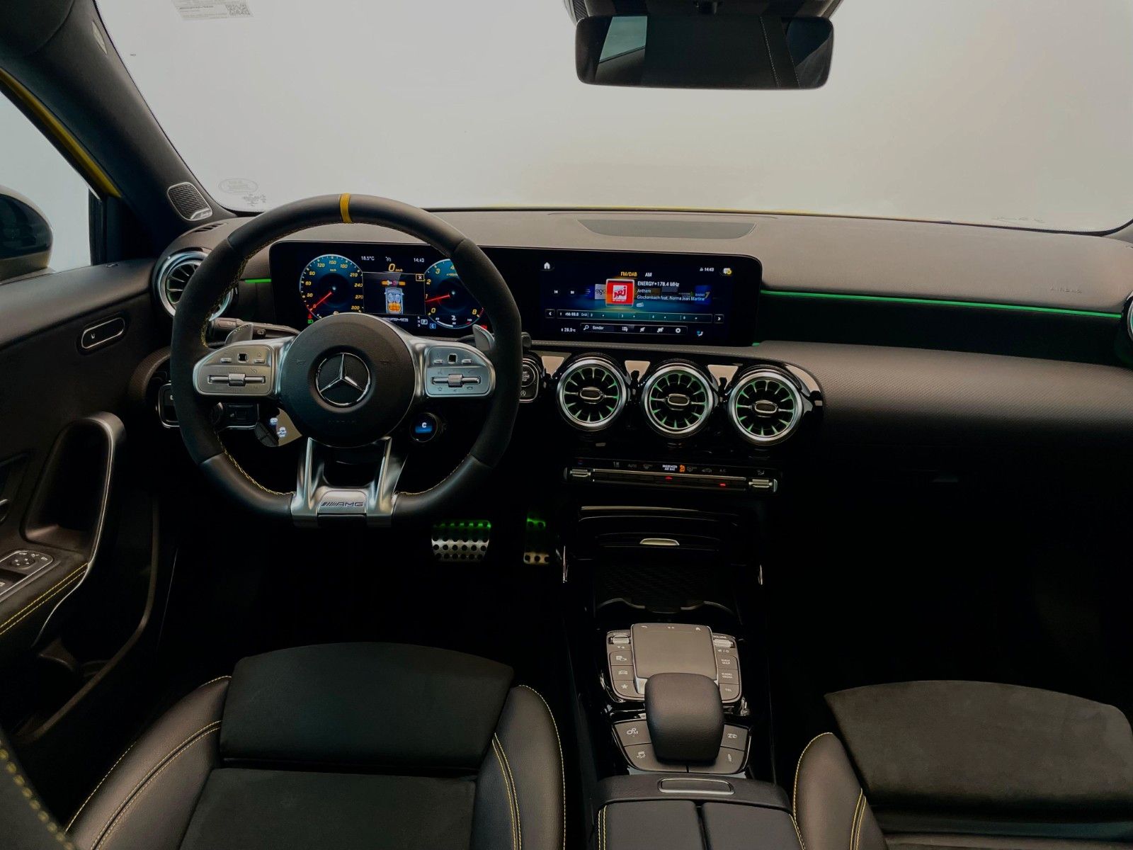 Mercedes-Benz A45 S AMG*1.HAND*AERO*PANO*PERF-ABGAS*TRACK PACE foto 24