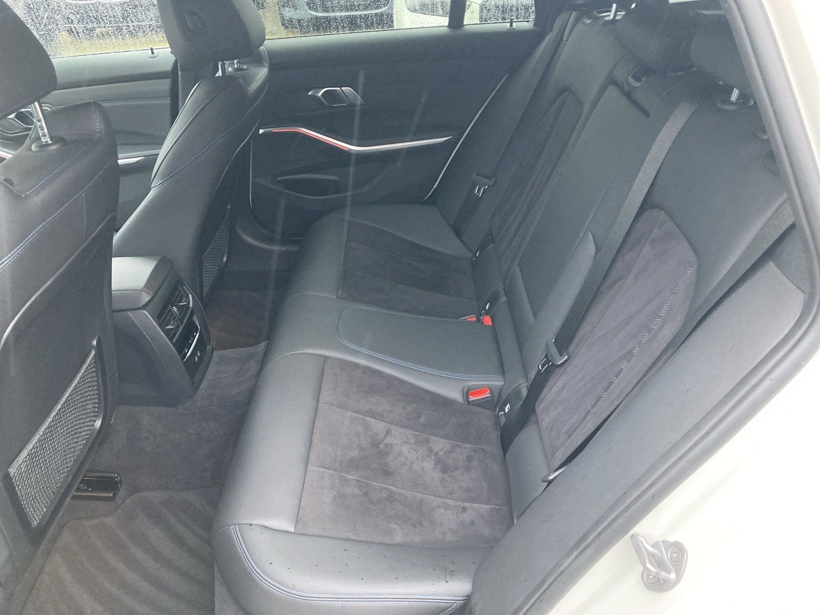 BMW 330i Touring M Sportpaket LED Navi DAB foto 12