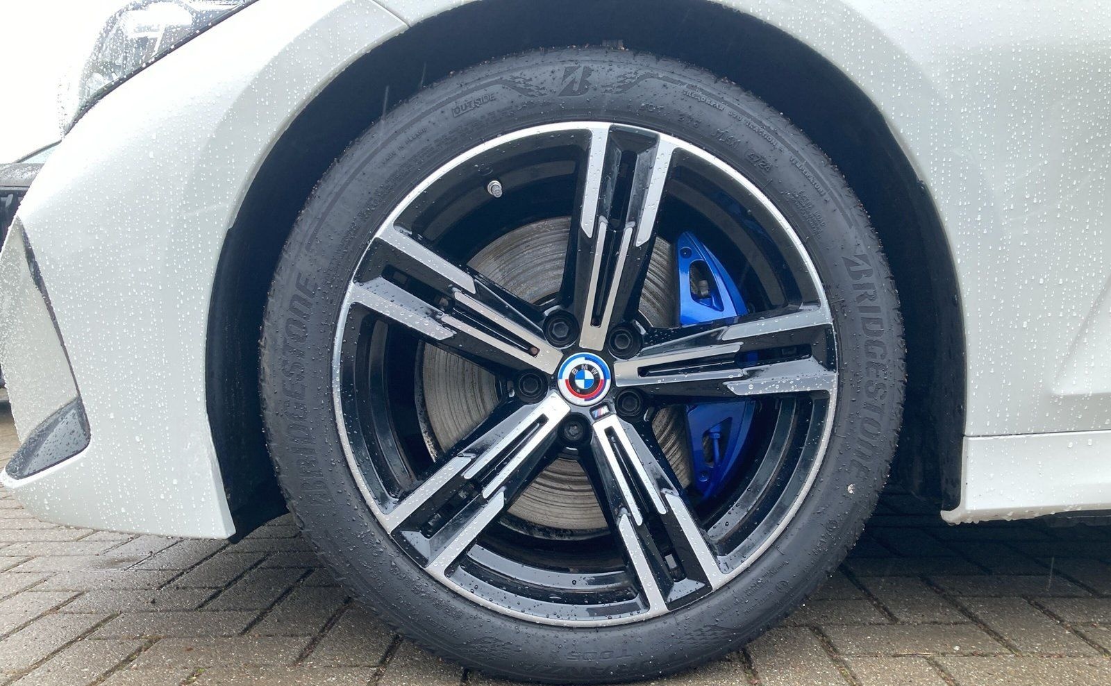 BMW 330i Touring M Sportpaket LED Navi DAB foto 3